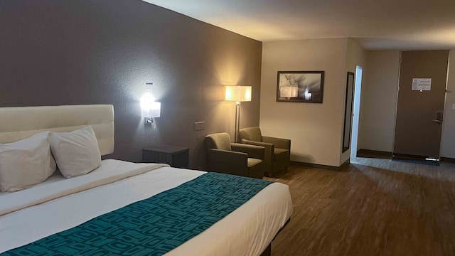 1 King Bed | Non-Smoking