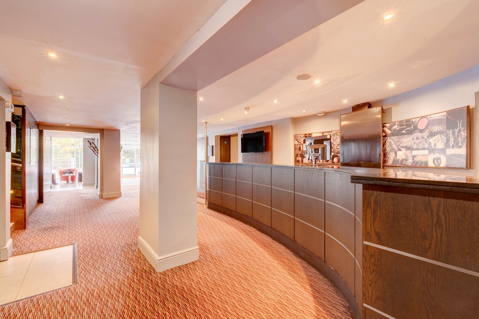 Manchester Airport Stanley Hotel by Belvilla, Manchester, Manchester