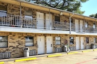 Mi Amor Inn & Suites by Hotel O Dallas Tx Hwy 352