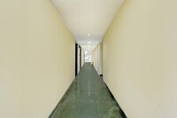 Hotel O New Kailash Restaurant and Lodging