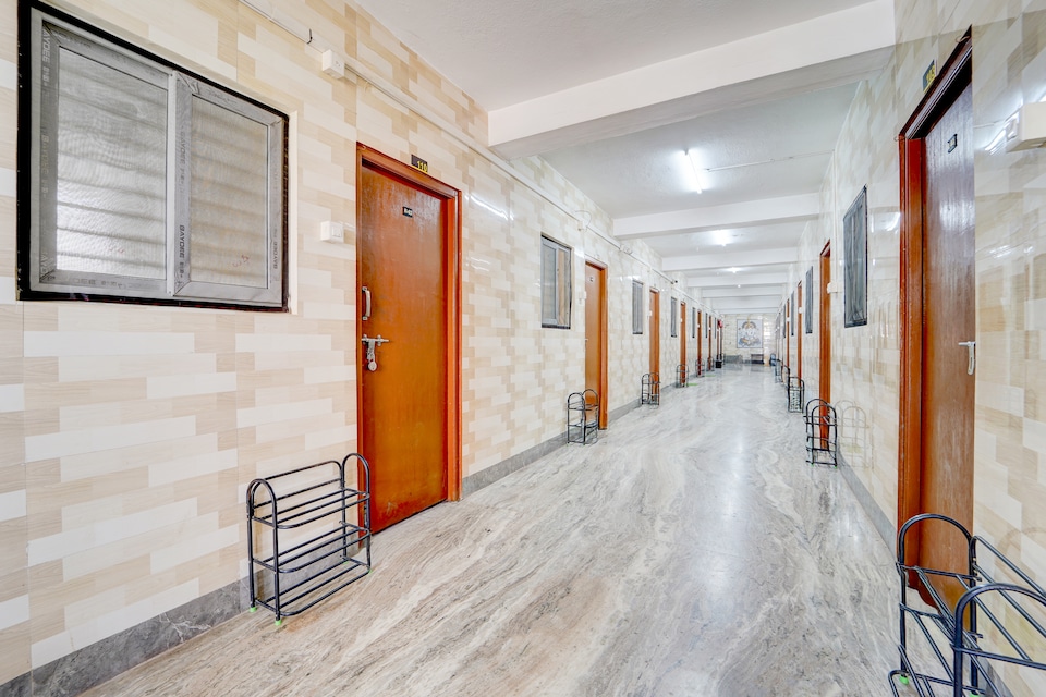 Super Collection O Avarampalayam Bus Stop Formerly Krish Castle, Gandhipuram Coimbatore, Coimbatore