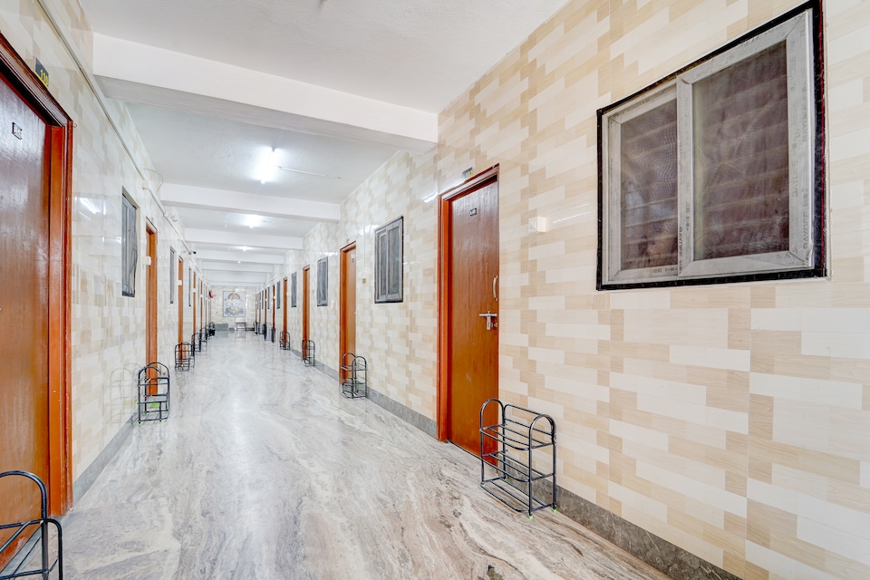 Super Collection O Avarampalayam Bus Stop Formerly Krish Castle, Gandhipuram Coimbatore, Coimbatore