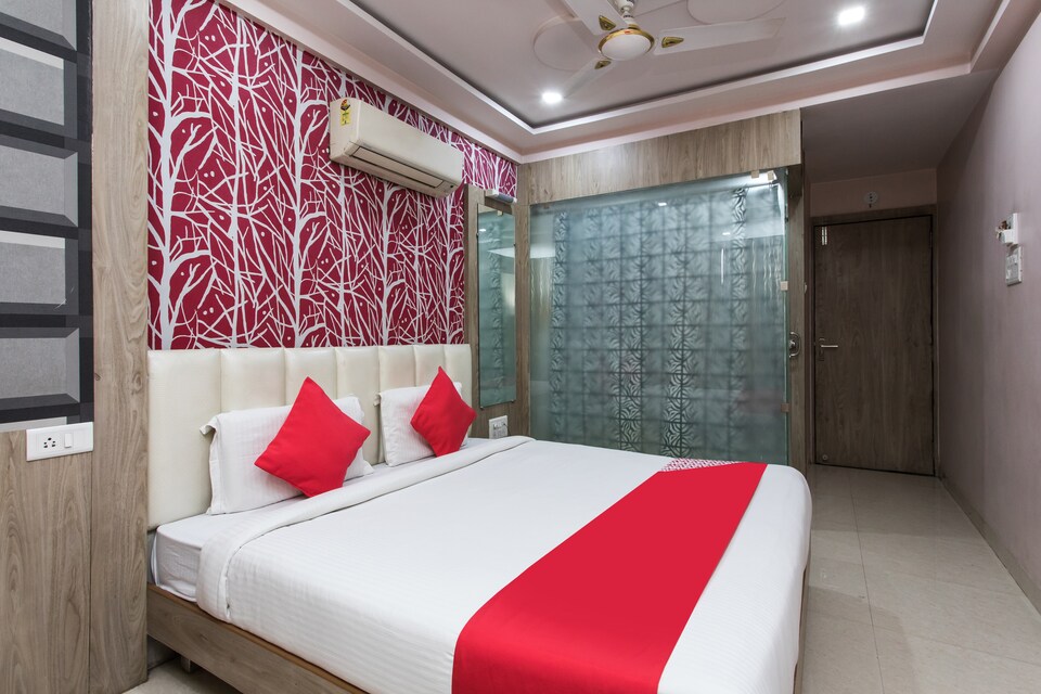 OYO Hotel Aamantran Avenue, Main Market Ujjain, Ujjain