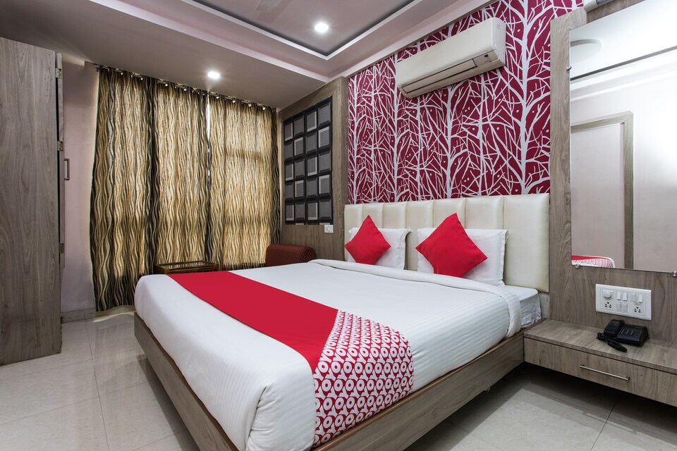 OYO Hotel Aamantran Avenue, Main Market Ujjain, Ujjain