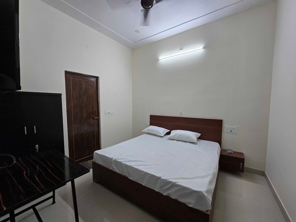 Hotel O HARIGARH INN, Aligarh, Aligarh