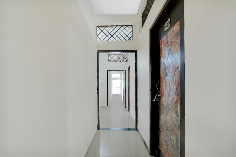 Hotel O Royal Inn Home Stay, Hamidia Road Bhopal, Bhopal