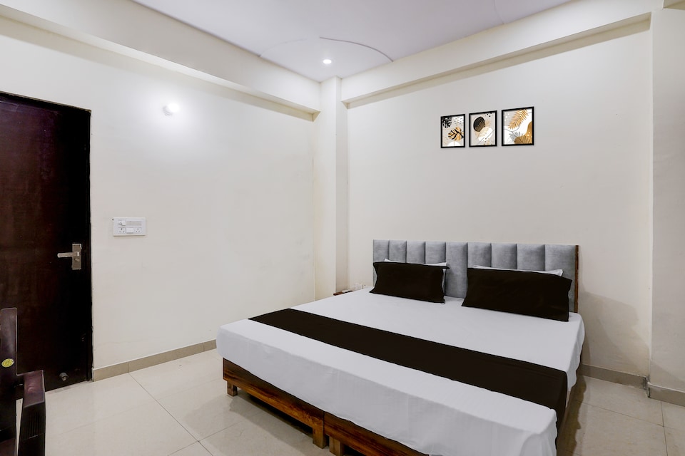 Hotel O The Great Royal Hotel, Noida City, Noida