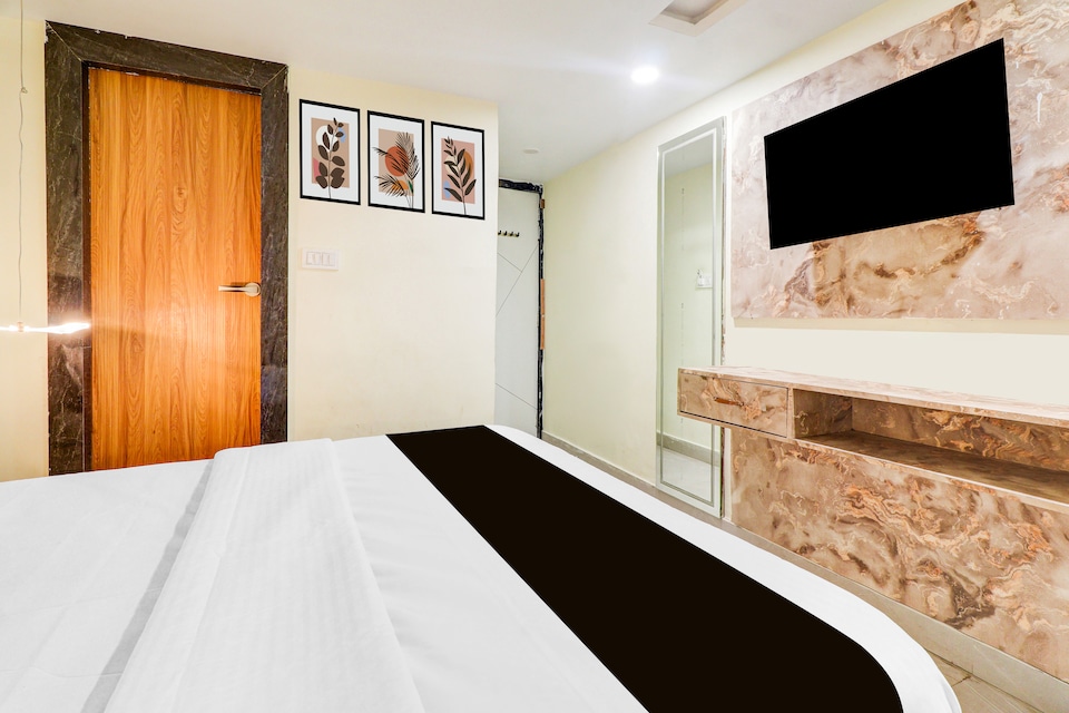 Hotel O Silver Cloud , Lashkar, Gwalior