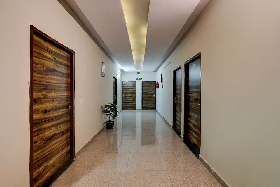 Hotel O DREAM HOTEL, Greater Noida, Noida