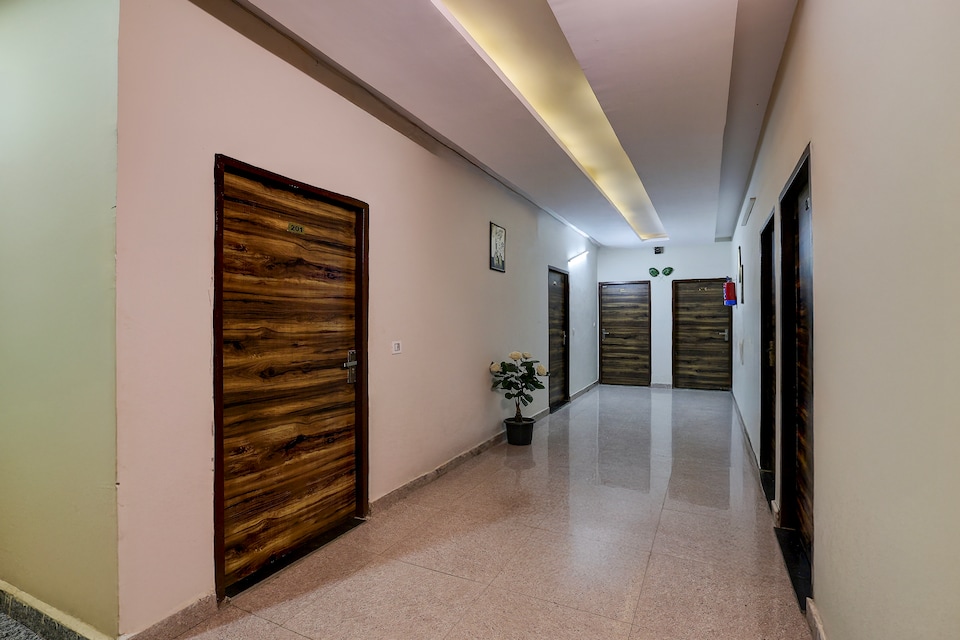 Hotel O DREAM HOTEL, Greater Noida, Noida