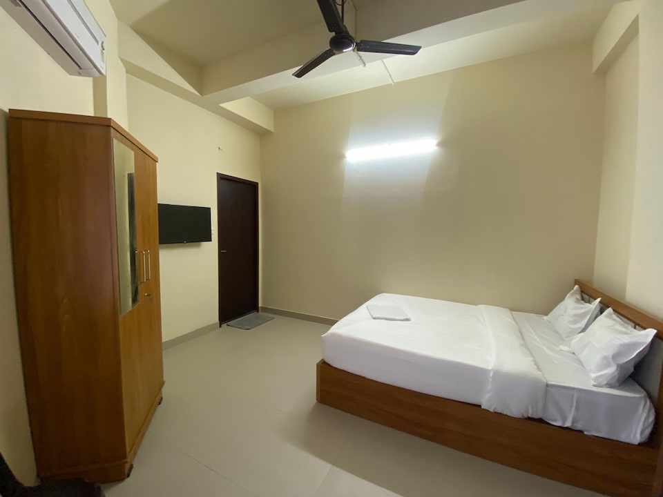 Super Collection O Trivandrum Airport, Thampanoor Trivandrum, Trivandrum