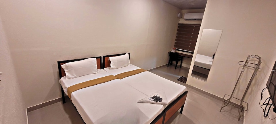 Super Collection O Trivandrum Airport, Thampanoor Trivandrum, Trivandrum