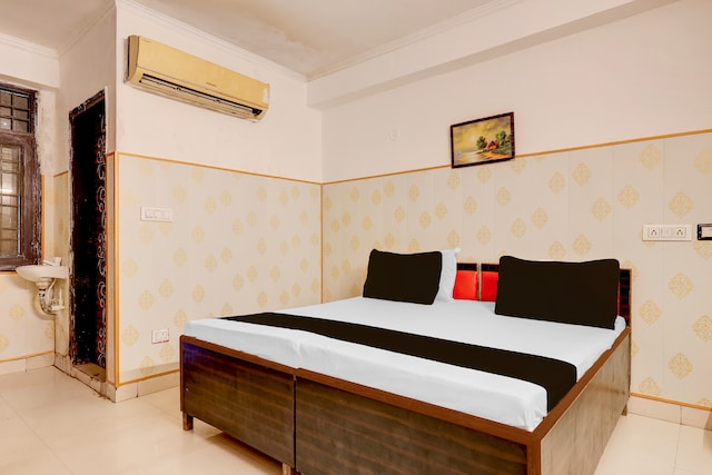 Hotel O Doopar Residency 