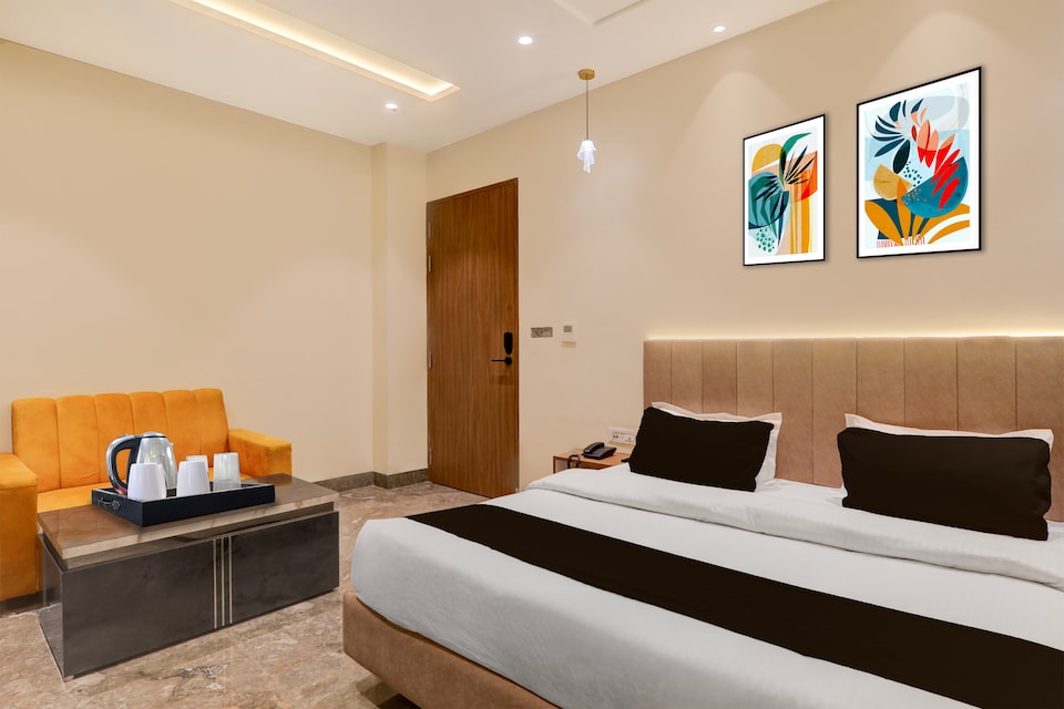 Super Collection O B.R. Ambedkar Park Taramandal Formerly Shree Krishna Inn, Golghar, Gorakhpur