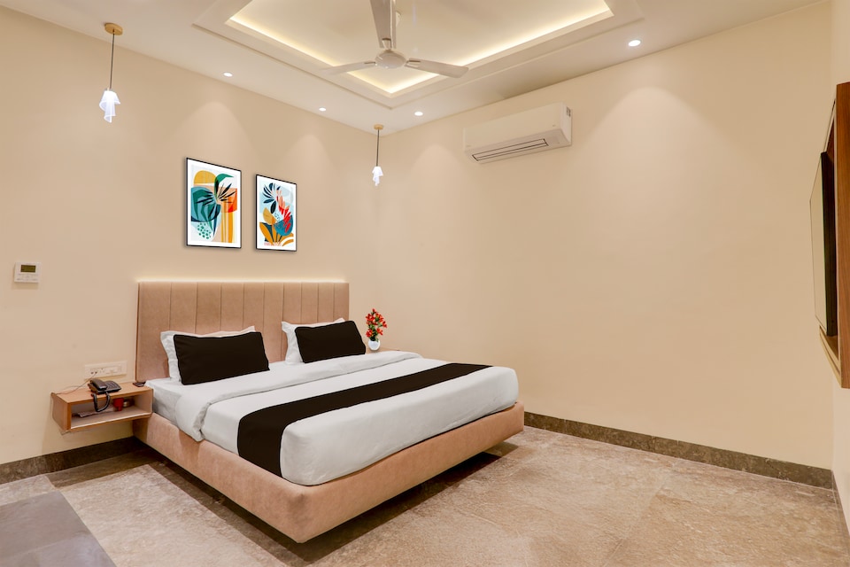 Super Collection O B.R. Ambedkar Park Taramandal Formerly Shree Krishna Inn, Golghar, Gorakhpur