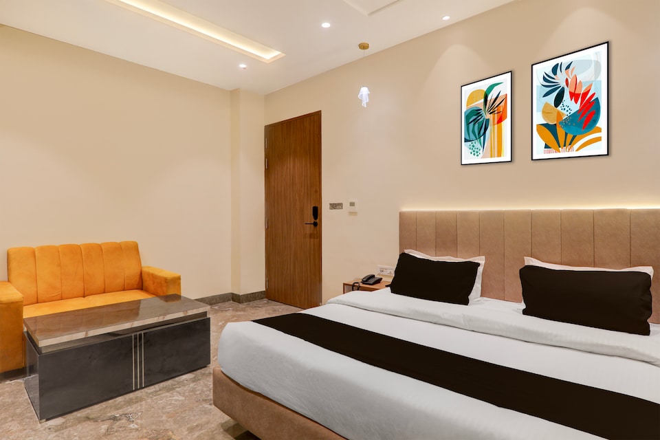 Super Collection O B.R. Ambedkar Park Taramandal Formerly Shree Krishna Inn, Golghar, Gorakhpur