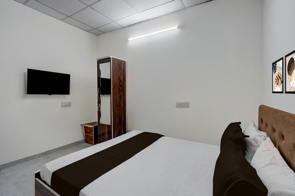 HOTEL O ROYAL INN, Bhawarkua Indore, Indore