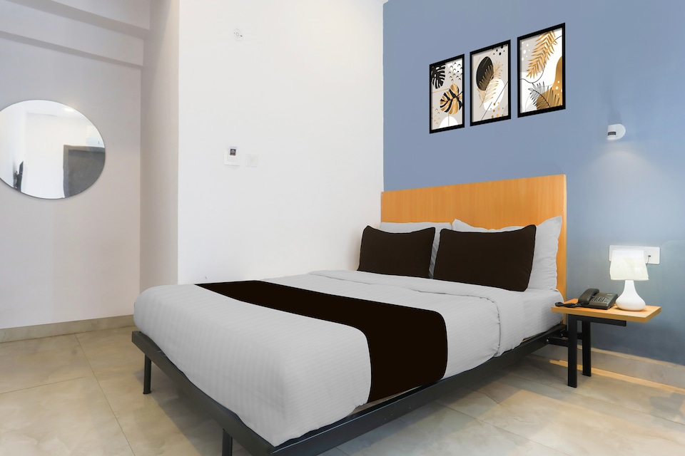 Super Hotel O Vivek inn Palace , Railway Station Allahabad, Prayagraj