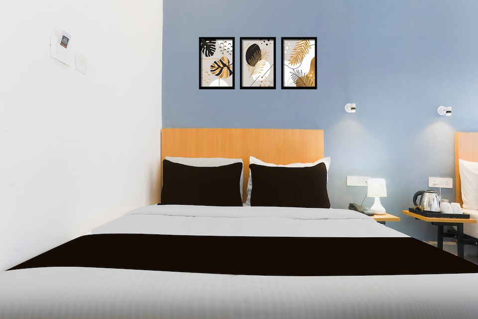 Super Hotel O Vivek inn Palace , Railway Station Allahabad, Prayagraj