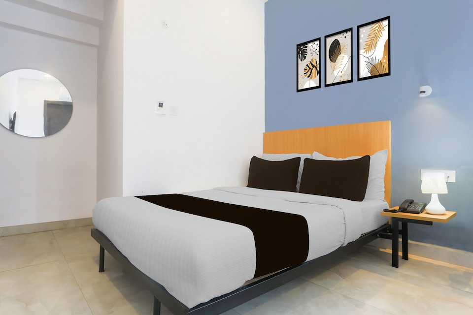 Hotel O Vivek inn Palace , Railway Station Allahabad, Prayagraj