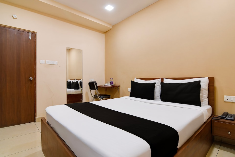 Super Collection O Dum Dum Nager Bazar Formerly Gokul Residency, VIP Road Kolkata, Kolkata