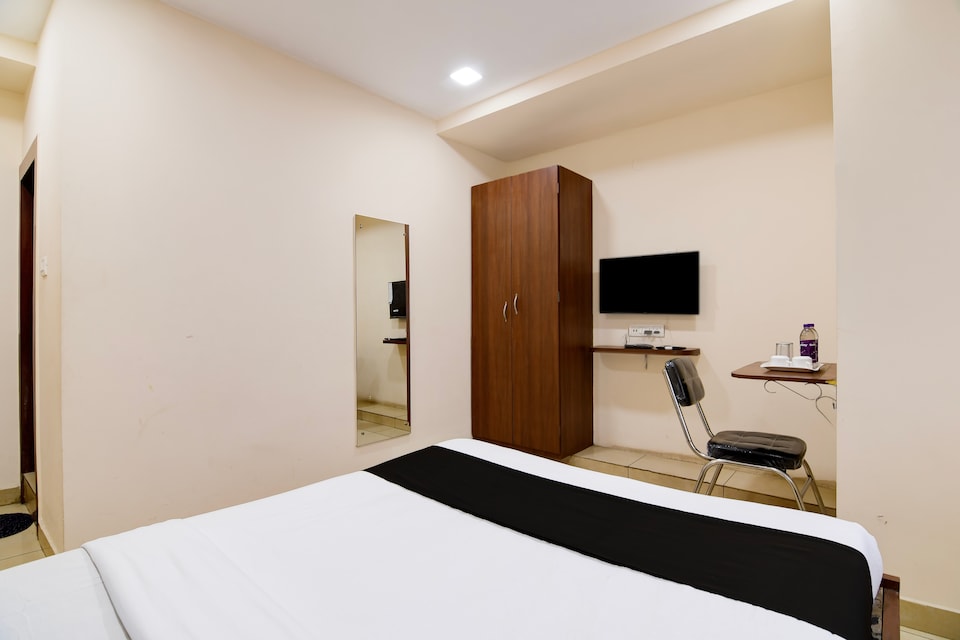 Super Collection O Dum Dum Nager Bazar Formerly Gokul Residency, VIP Road Kolkata, Kolkata