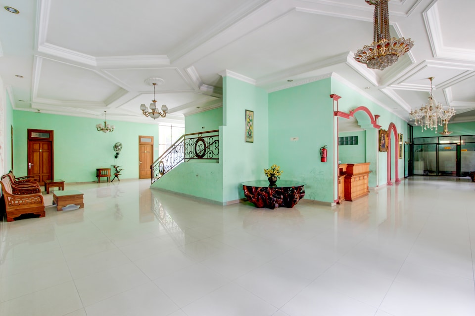 Hotel O Solo near RS JIH Solo formerly Azifa Inn, Solo, Solo