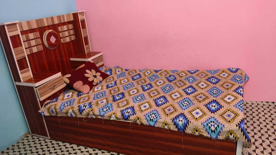 SPOT ON  Vrindavan Hotel And Lodge, Lalganj Ajhara, Lalganj Ajhara