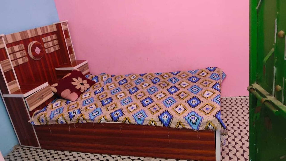 SPOT ON  Vrindavan Hotel And Lodge, Lalganj Ajhara, Lalganj Ajhara