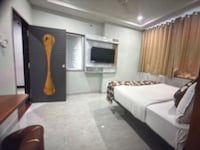 OYO 839140 S S B Grand Hotel