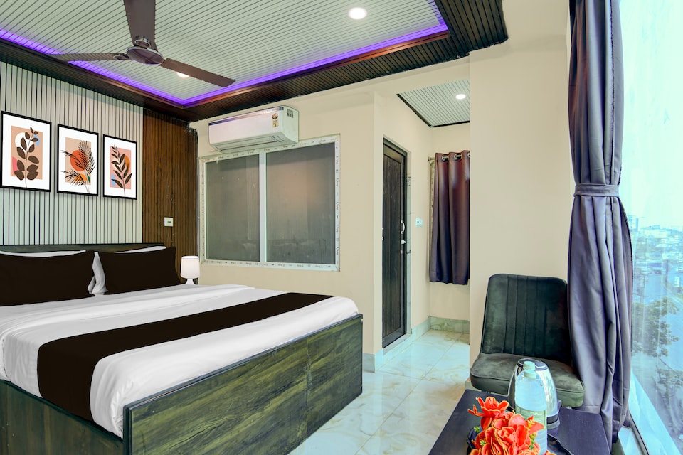 Super Townhouse Madhyamgram Chowmatha Bus Terminal Kolkata Formerly Star Guest House, VIP Road Kolkata, Kolkata