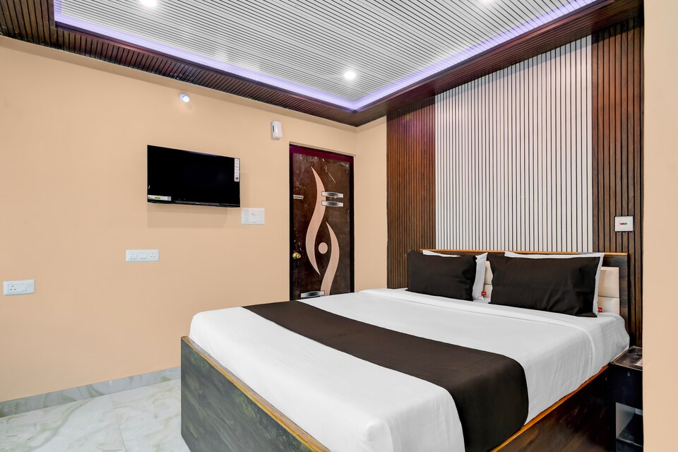Townhouse Madhyamgram Chowmatha Bus Terminal Kolkata Formerly Star Guest House, VIP Road Kolkata, Kolkata