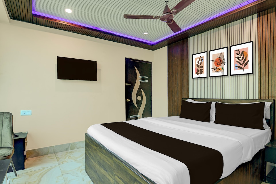 Townhouse Madhyamgram Chowmatha Bus Terminal Kolkata Formerly Star Guest House, VIP Road Kolkata, Kolkata