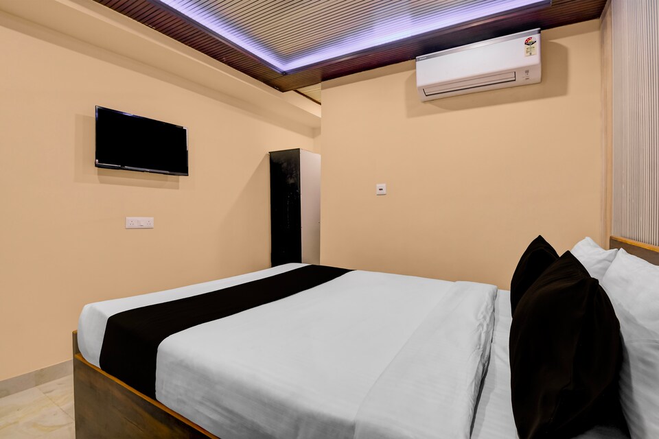Townhouse Madhyamgram Chowmatha Bus Terminal Kolkata Formerly Star Guest House, VIP Road Kolkata, Kolkata