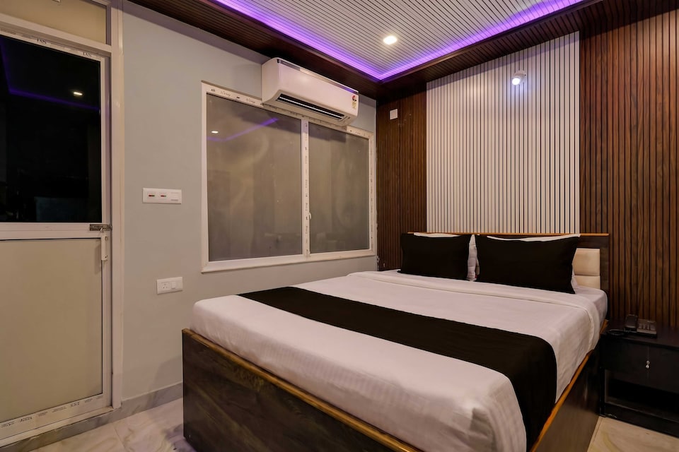 Super Townhouse Madhyamgram Chowmatha Bus Terminal Kolkata Formerly Star Guest House, VIP Road Kolkata, Kolkata