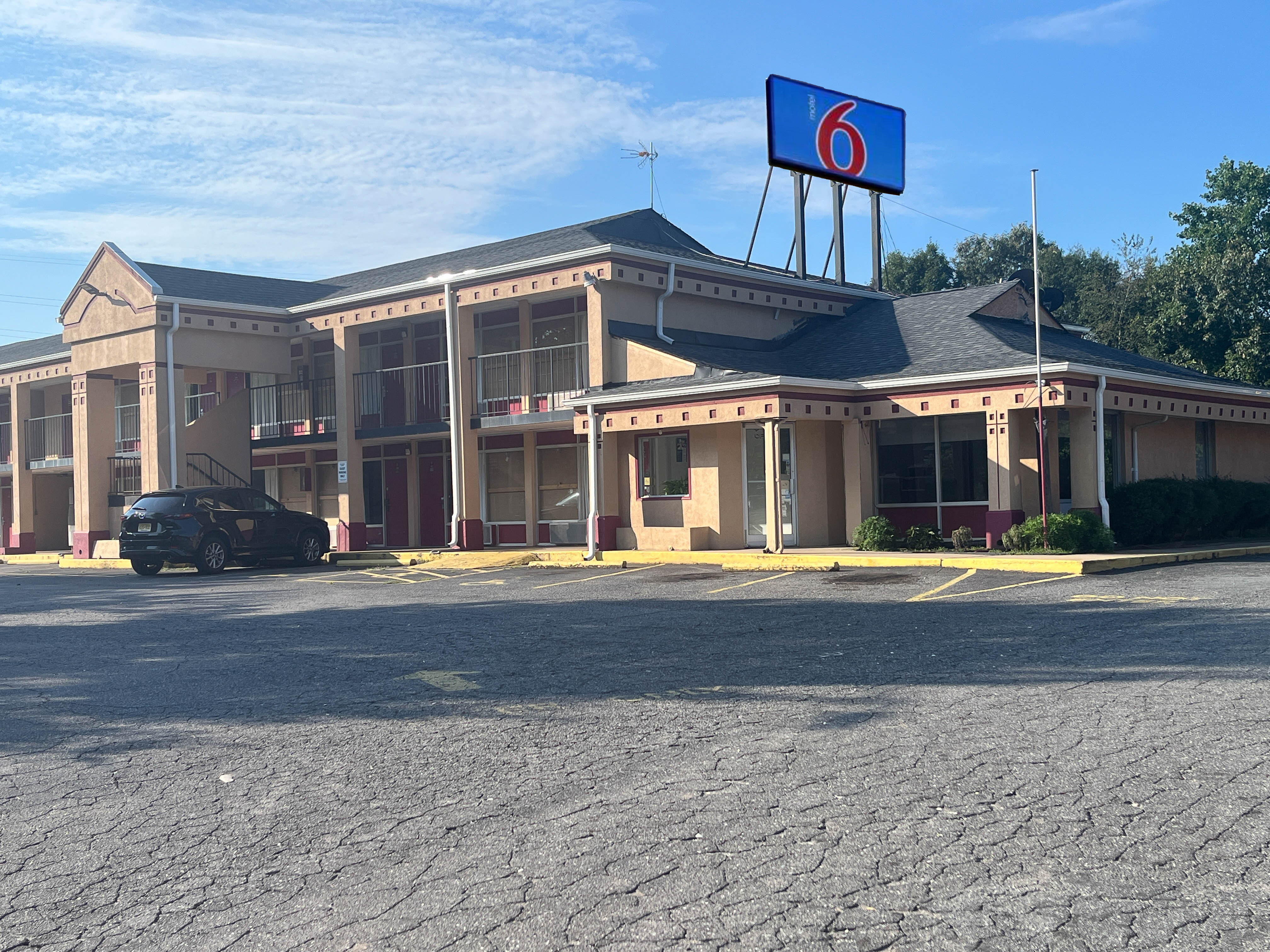 Budget-Friendly Motels in Black Mountain, NC | Motel 6