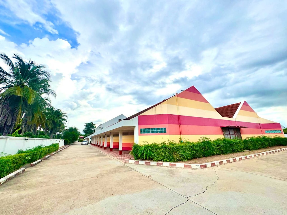 OYO 75583 Fut Fit Fo Fai Inn Hotel, Mueang, Kanchanaburi