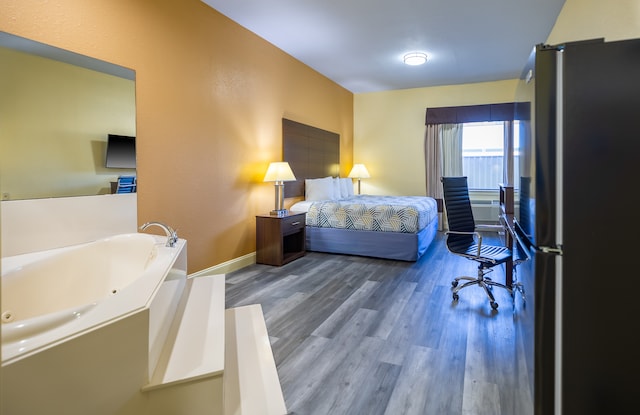 1 King Bed | Suite, Nsmk, Hot Tub, Micfridge