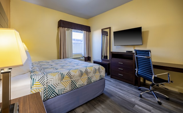 1 King Bed | Smoking, Micfridge