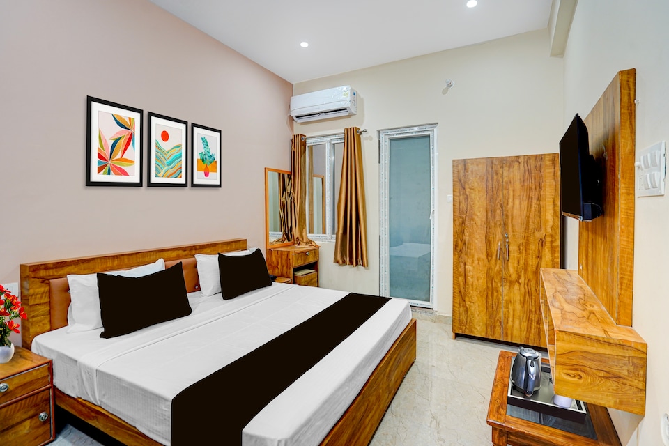 Super Townhouse IIM Lucknow Formerly Lexa Grand, Vikas Nagar Lucknow, Lucknow