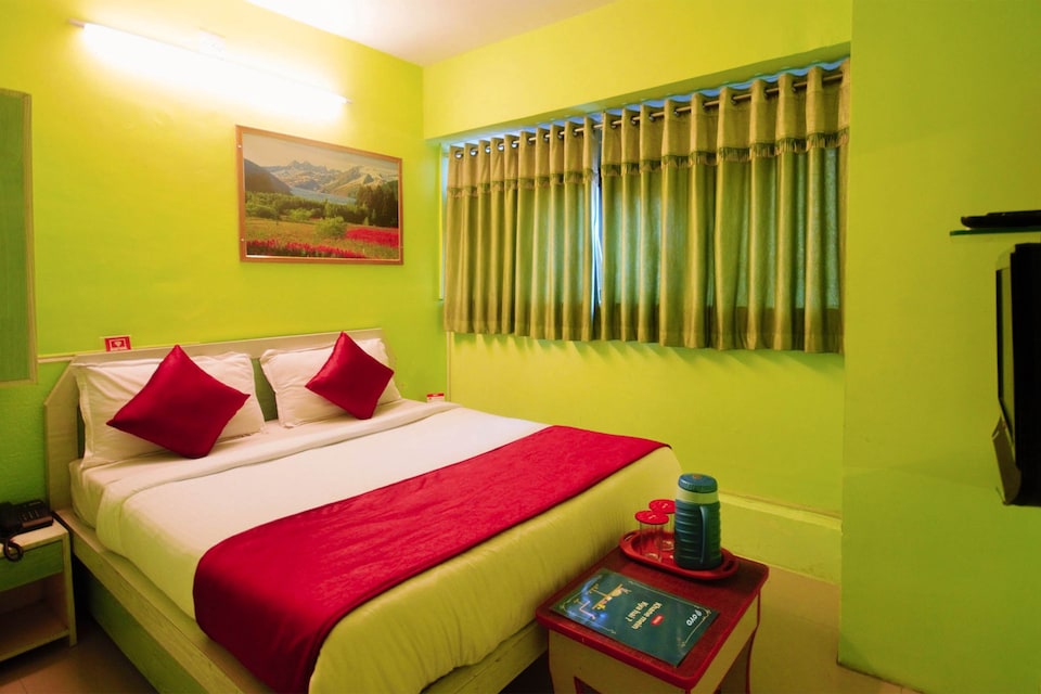 OYO Rooms 132 MJ Library Ashram Road, Ashram Road Ahmedabad, Ahmedabad