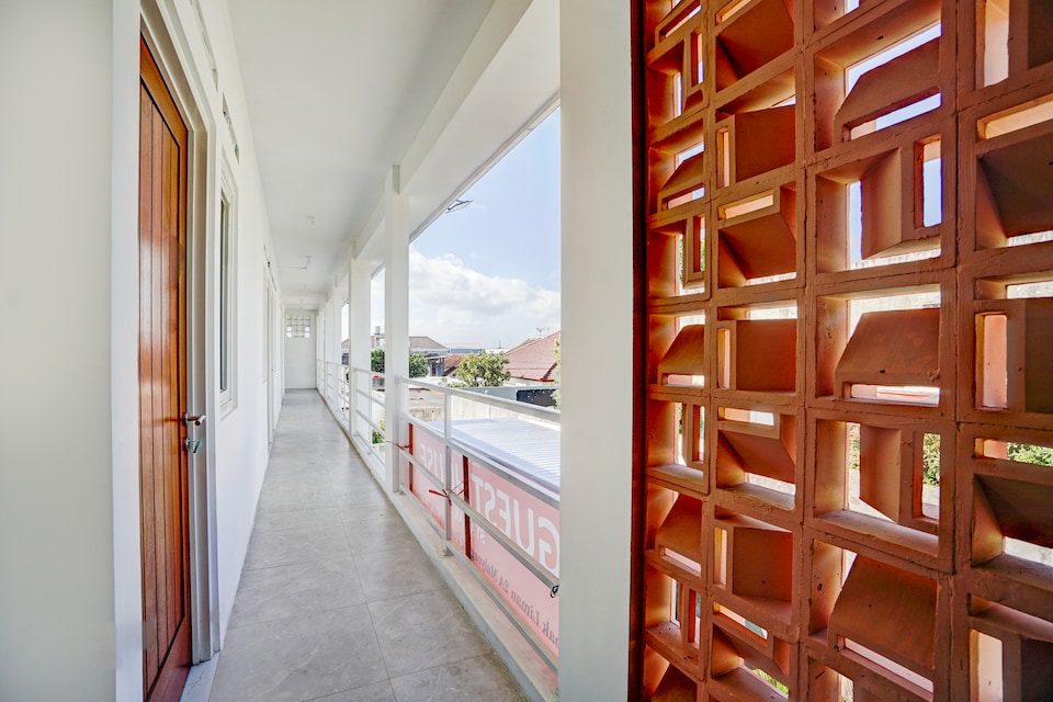 OYO Madani Guest House Syariah, Batu, Batu