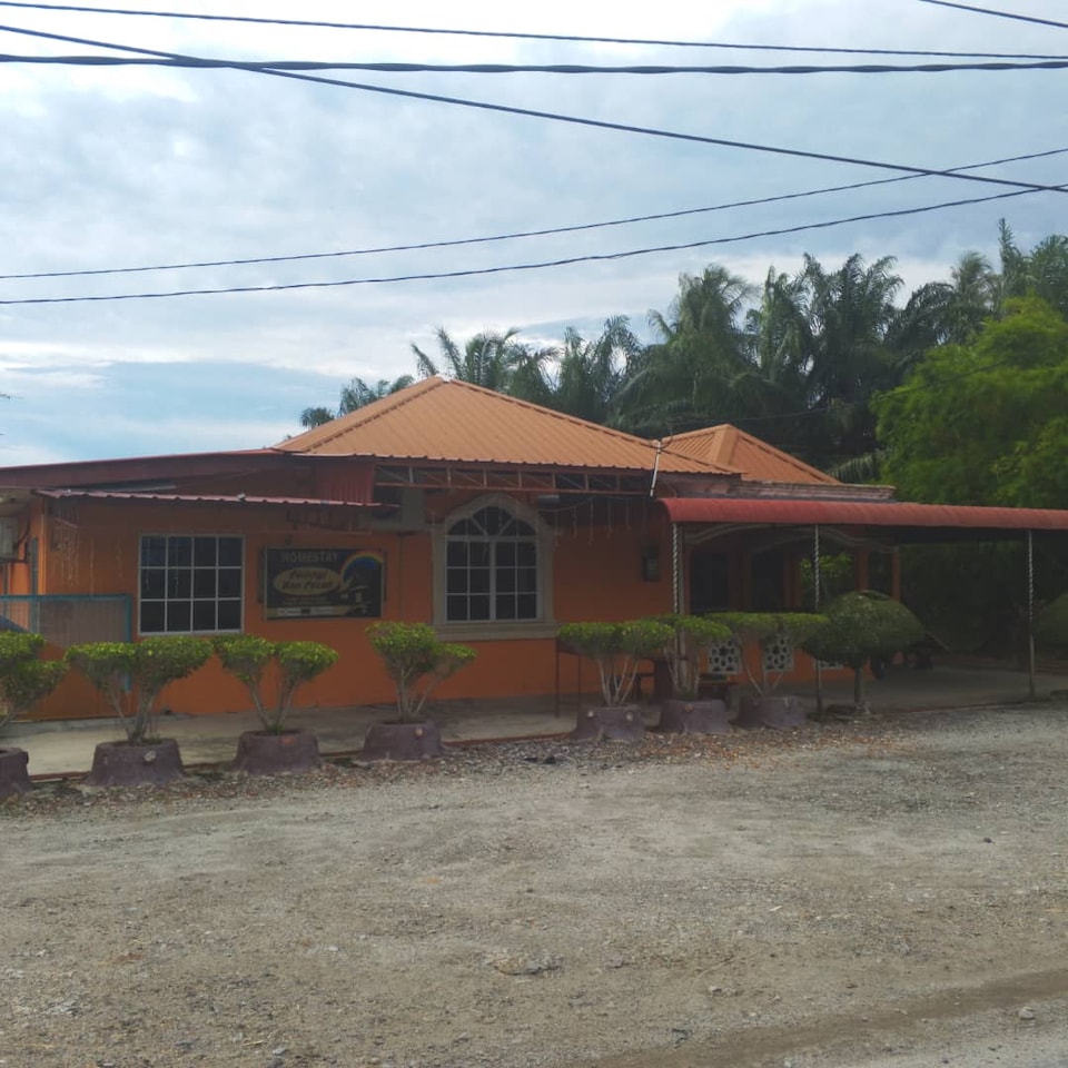 Capital O 91206 Homestay Pelangi Ban Pecah. (muslim Only) , Parit Buntar, Kerian