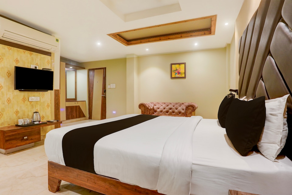 Super Townhouse Oak Amity University Patna Formerly The Golden Crown, Bailey Road, Patna