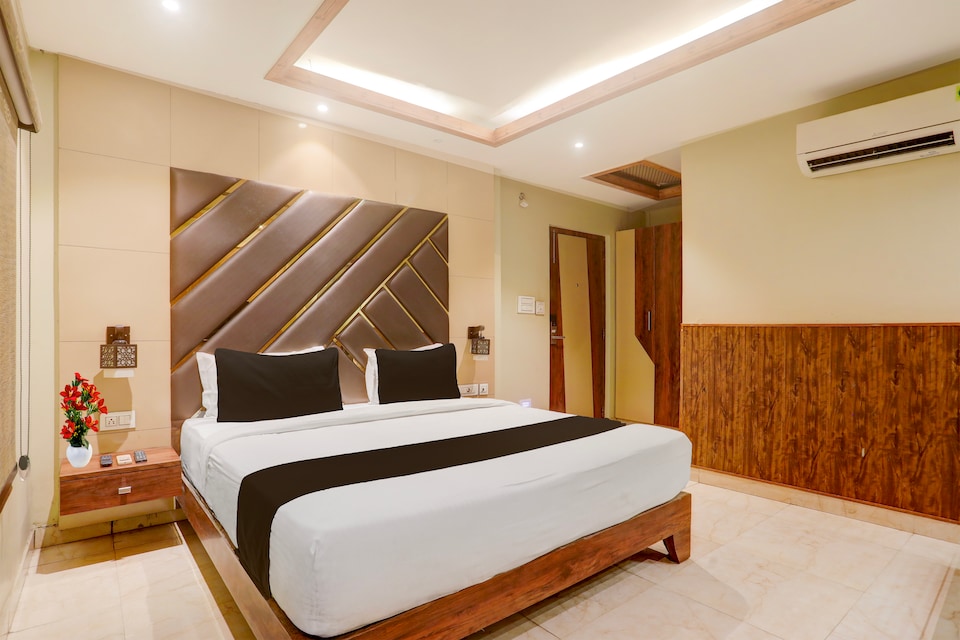 Super Townhouse Oak Amity University Patna Formerly The Golden Crown, Bailey Road, Patna