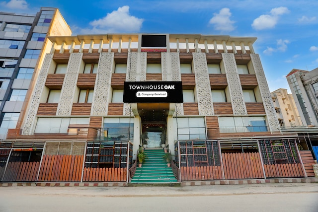 Super Townhouse Oak Amity University Patna Formerly The Golden Crown