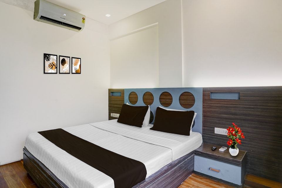 Collection O Lodha Experia Mall Dombiwali Formerly RR Suites, Mumbai- Kalyan-Bhiwandi- Badalapur, Mumbai