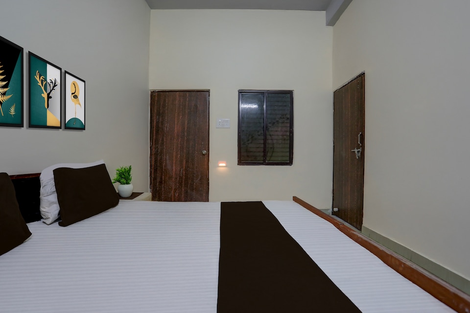 SPOT ON Hotel Sun City, Railway Station Allahabad, Prayagraj