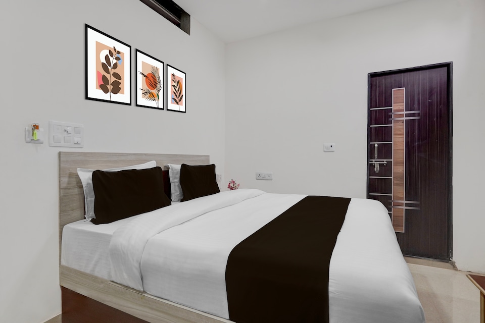 Hotel O The King Heaven, Farrukhabad, Farrukhabad