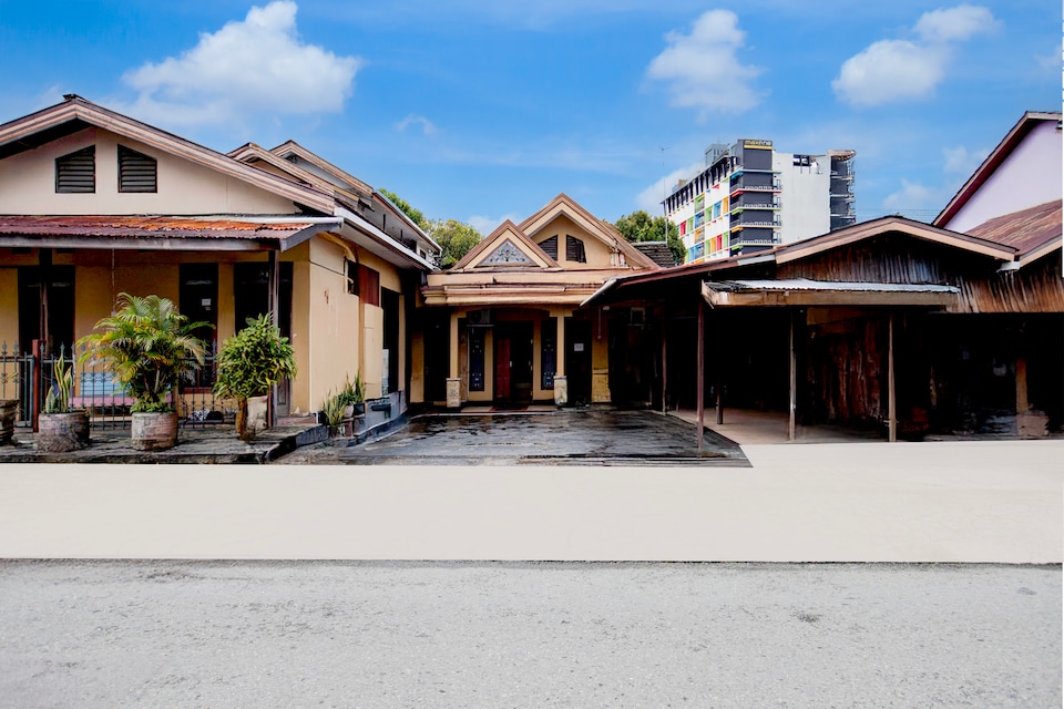 OYO 94775 Palm Cafe Inn, Balikpapan, Balikpapan